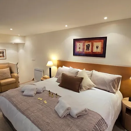 아파트 Chic Parisian Retreat Near Louvre, Cafes & Couture 파리