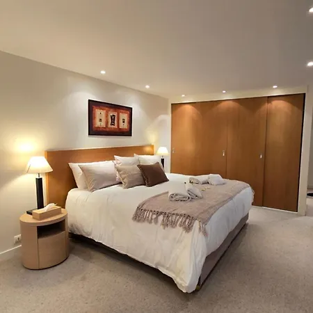Chic Parisian Retreat Near Louvre, Cafes & Couture * 파리
