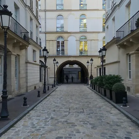 아파트 Chic Parisian Retreat Near Louvre, Cafes & Couture 파리