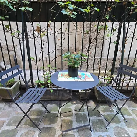 Chic Parisian Retreat Near Louvre, Cafes & Couture